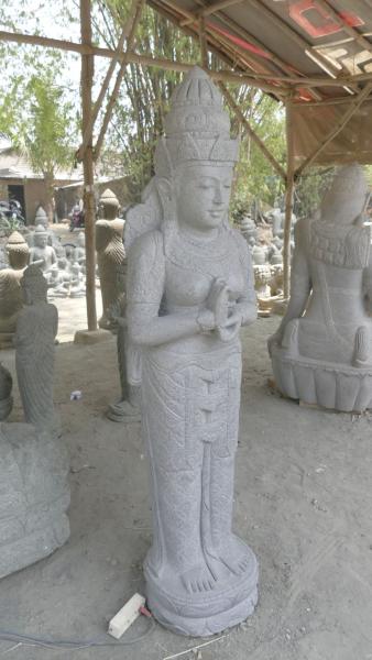 Product image 3 of the product “Standing Sri Dewi. Made from riverstone. Height 180cm ”